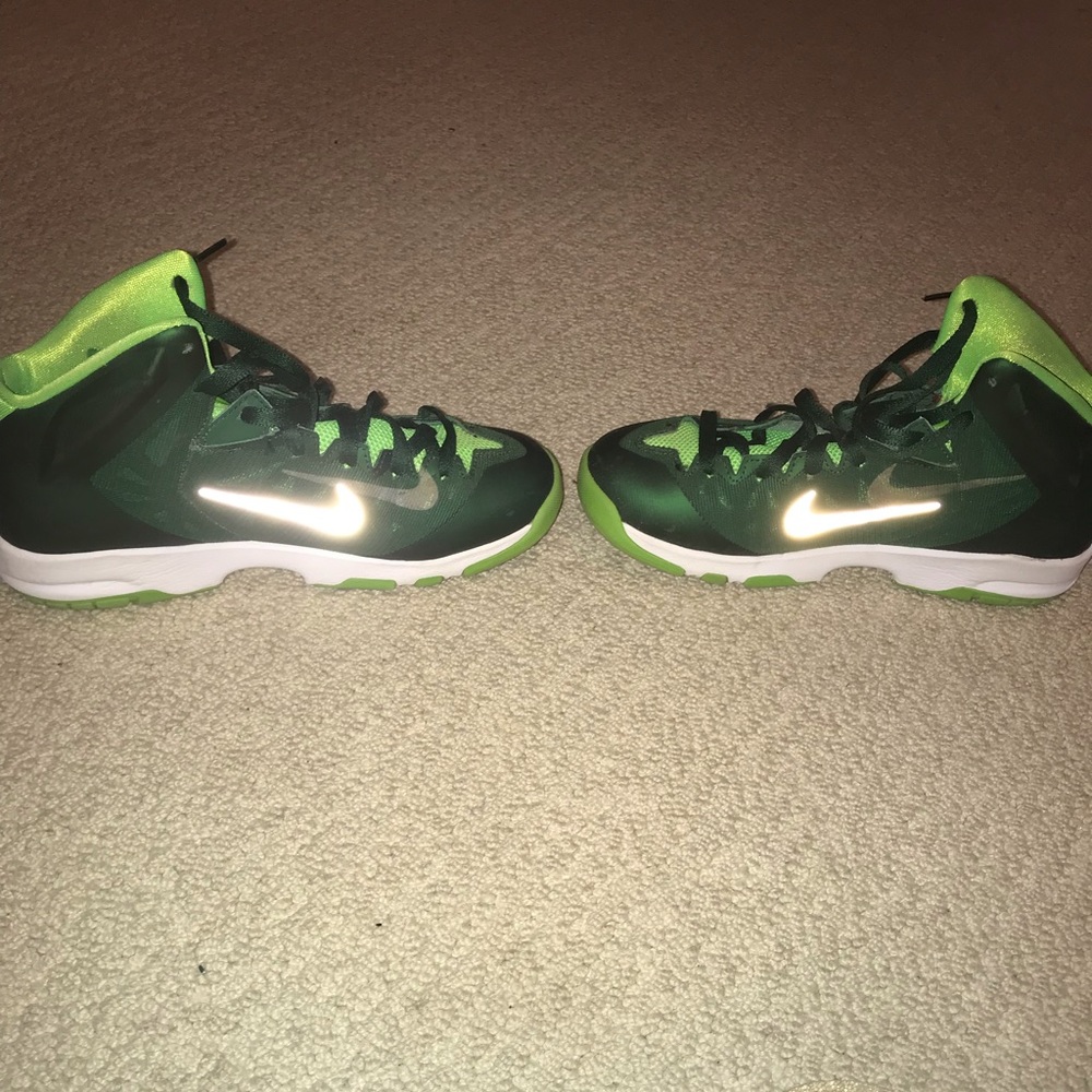 Nike HyperQuickness Basketball Shoes